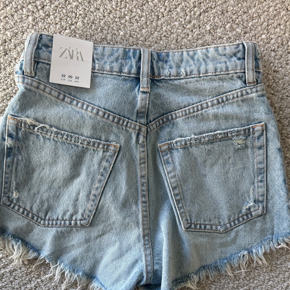 NWT Zara Women's Denim Frayed Jean Shorts - Picture 3 of 3